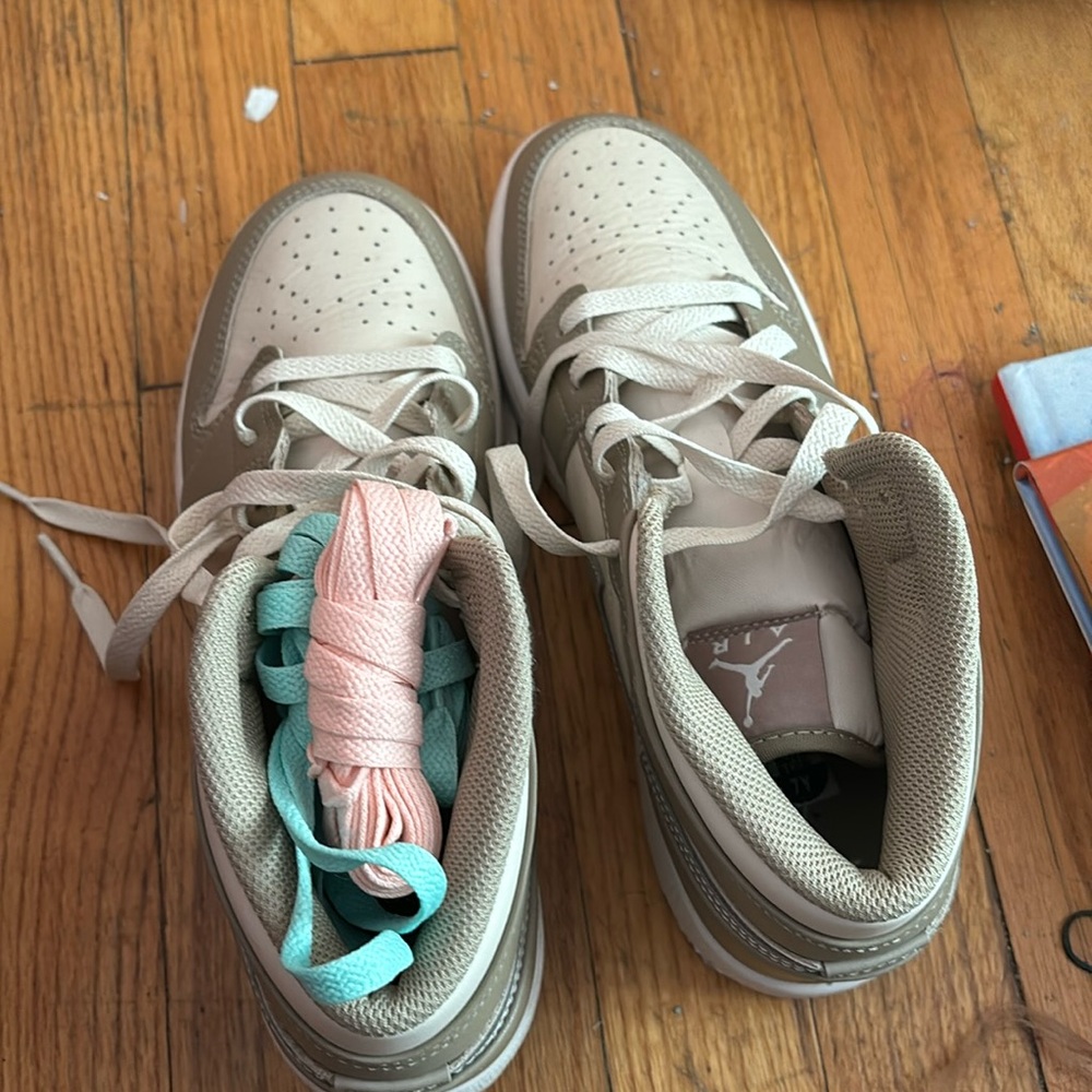 BROWN AND LIGHT BROWN JORDANS (comes with 2 different color shoe ties!)